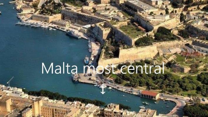 Centre Point, Malta'S Most Central Pietà Buitenkant foto